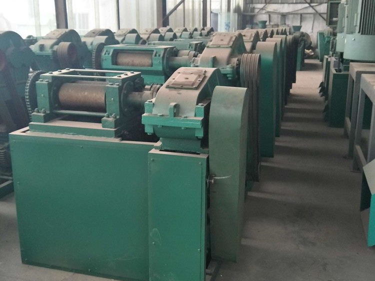 Double roller extrusion granulator