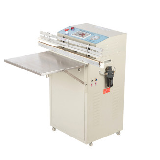 Vacuum sealing packaging machine