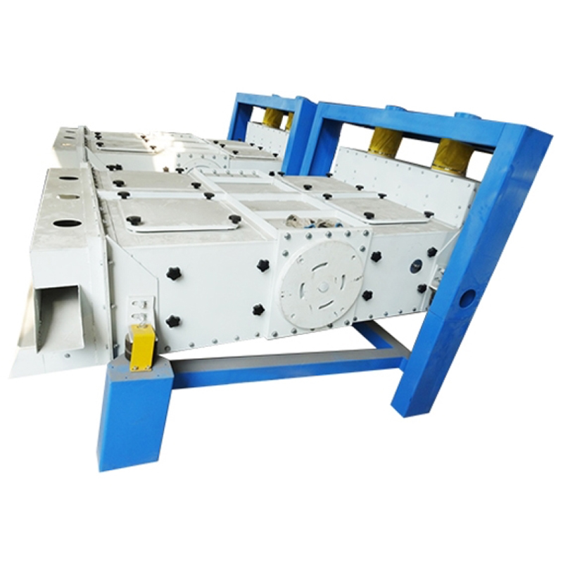 Vibrating cleaning screen