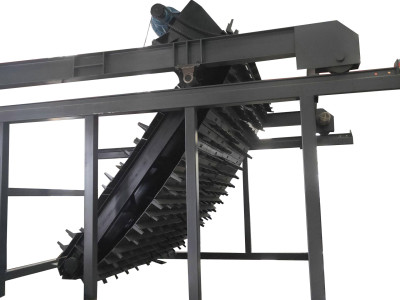 Corrosion-resistant chain plate type durable turning machine