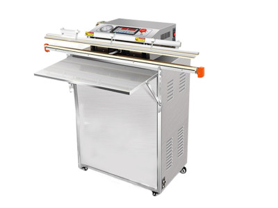 Vacuum sealing packaging machine