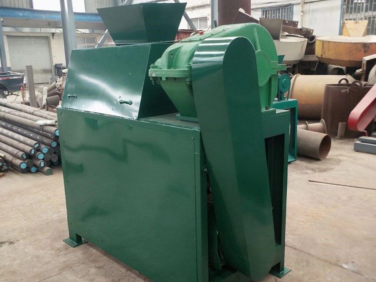 Double roller extrusion granulator